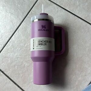NWT Stanley Lilac 40 ounce Quencher Tumbler